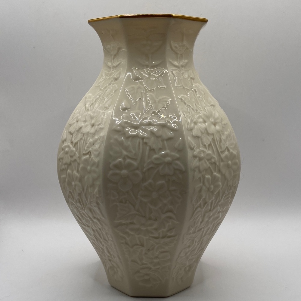 Vintage Lenox Porcelain Vase With 25K Gold Trim Garden Collection